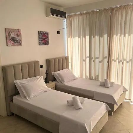 Mike * Sarandë