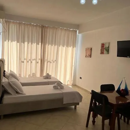 Mike Sarandë